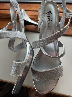 FIONI Clothing Silver Glitter Slingback Heels